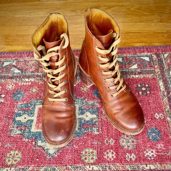 Frye Women's Sabrina Chelsea Leather Boots - Picture 1 of 6